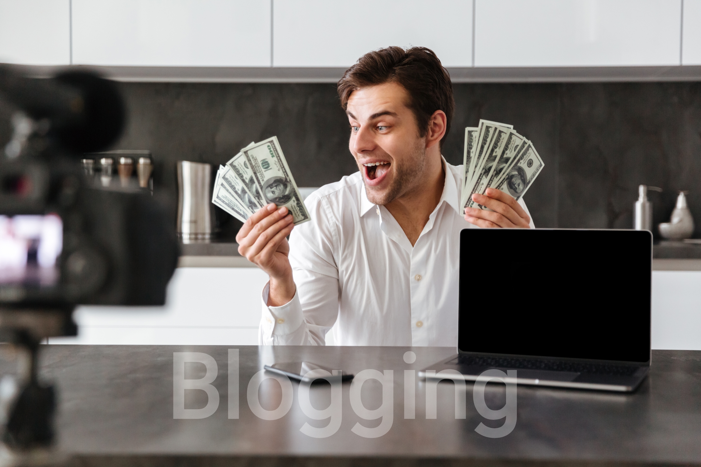 Blogging Se Paise Kaise Kamaye? (2025 Ki Sabse Best Tips!)!